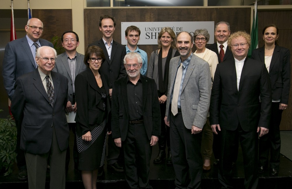 L&rsquo;Universit&eacute; de Sherbrooke a honor&eacute; 4 de nos remarquables&nbsp;chercheuses et chercheurs, qui se sont illustr&eacute;s durant l&rsquo;ann&eacute;e 2014 : Mark Vellend (absent), Nancy Dumais (&agrave; l'extr&ecirc;me droite), Pierre Harvey (en haut &agrave; l'extr&ecirc;me gauche) et Yue Zhao (&agrave; c&ocirc;t&eacute; de Pierre Harvey).