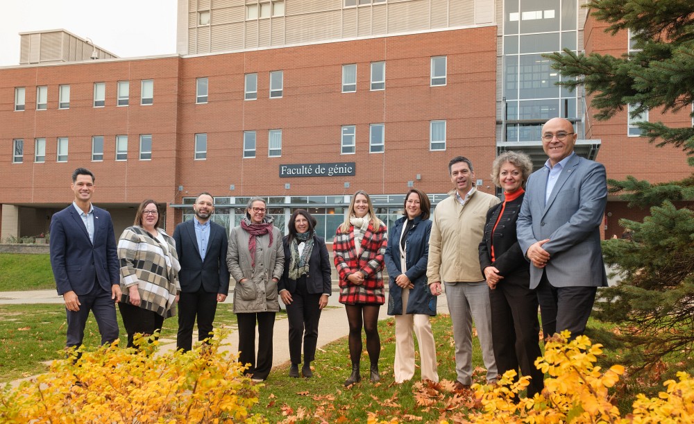 Mathieu Nuth,&nbsp;vice-doyen au recrutement, communications et &agrave; la philanthropie; Nathalie Faucheux,&nbsp;vice‐doyenne &agrave; la recherche;&nbsp;Pr Ben Amor, co-titulaire de la Chaire&nbsp;sur les strat&eacute;gies Net Z&eacute;ro et le cycle de vie, Facult&eacute; de g&eacute;nie&nbsp;avec Pre&nbsp;Marie-Luc Arpin,&nbsp;&Eacute;cole de gestion; Nathalie Roy, doyenne de la Facult&eacute; de g&eacute;nie;&nbsp;Tanya Abelhauser-Gosselin, conseill&egrave;re senior ESG, CIMA+;&nbsp;Julie Hardy, responsable de la division du d&eacute;veloppement durable du secteur des b&acirc;timents, CIMA+;&nbsp;David Murray, chef de la direction des op&eacute;rations, CIMA+;&nbsp;Nathalie Angel&eacute;-Halgand, vice-doyenne &agrave; la recherche, &Eacute;cole de gestion;&nbsp;Abdelouahab Mekki Berrada, doyen de l'&Eacute;cole de gestion.