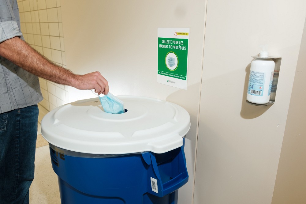 Plusieurs milliers de masques de proc&eacute;dure ont d&eacute;j&agrave; &eacute;t&eacute; amass&eacute;s &agrave; l&rsquo;UdeS depuis l'automne dernier.