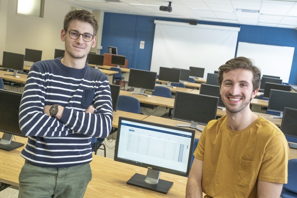 Anthony Ileret et Uros Petricevic, &eacute;tudiants au D&eacute;partement d'informatique. Absent sur la photo : Massiwayne Chikirou. 
