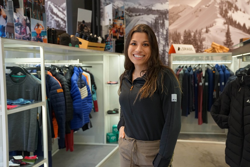 Laurence Desjardins, &eacute;tudiante au baccalaur&eacute;at en administration des affaires, cheminement avec double concentration en marketing et en entrepreneuriat, n'a pas vu le temps passer depuis le d&eacute;but de son stage chez&nbsp;MTNDewds Distribution, une entreprise qui a le vent dans les voiles.