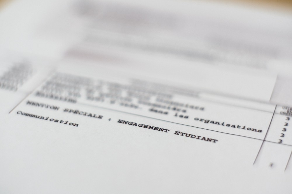 Une mention ajout&eacute;e au relev&eacute; de notes reconna&icirc;t officiellement la valeur de l'engagement &eacute;tudiant pendant le parcours universitaire.