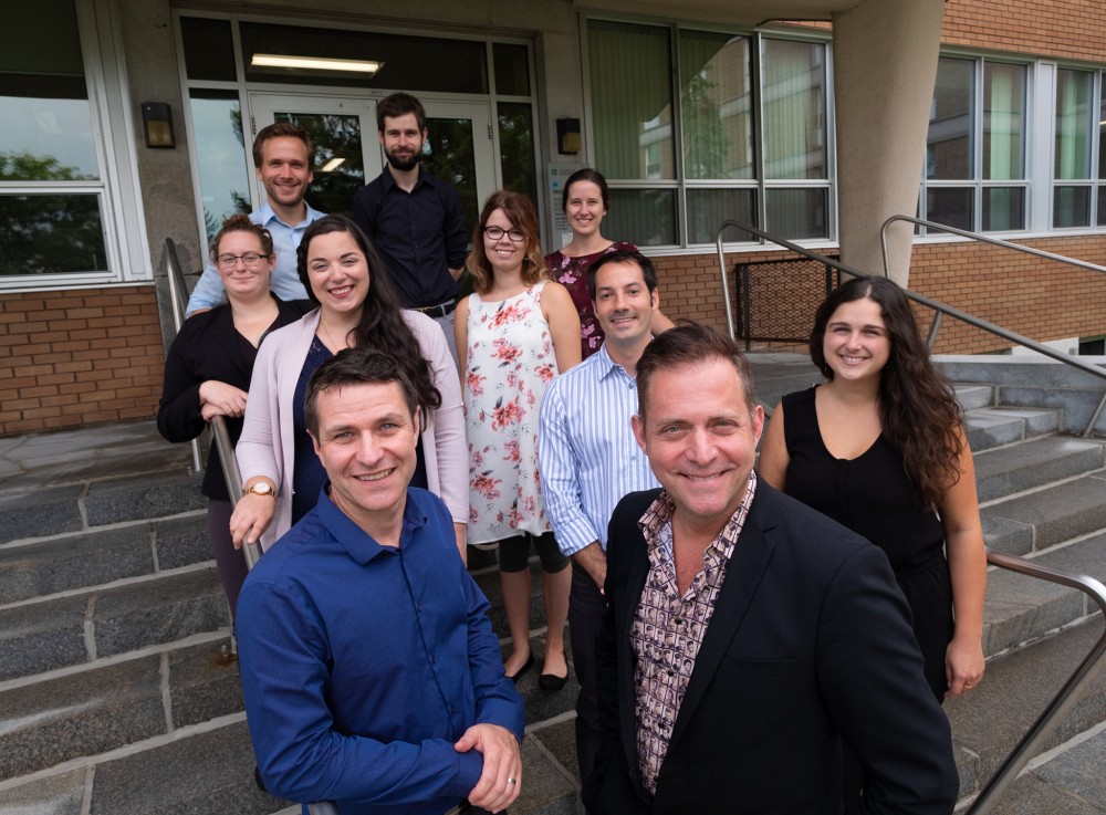 F&eacute;lix Guay-Dufour, Thomas Aubin, Julie Lavoie, Joanie Dub&eacute;, Sarah Leblanc, Marie-Pier Boivin, Philippe Desmarais, Marielle Bourguignon-Cyr, Pr Fran&ccedil;ois Courcy et Jasmin Roy (de gauche &agrave; droite, de haut en bas).