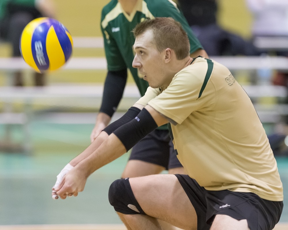 Marc-Antoine Pitre et ses co&eacute;quipiers volleyeurs de l'Universit&eacute; de Sherbrooke ont malheureusement subi l'&eacute;limination, en demi-finale face aux Carabins.