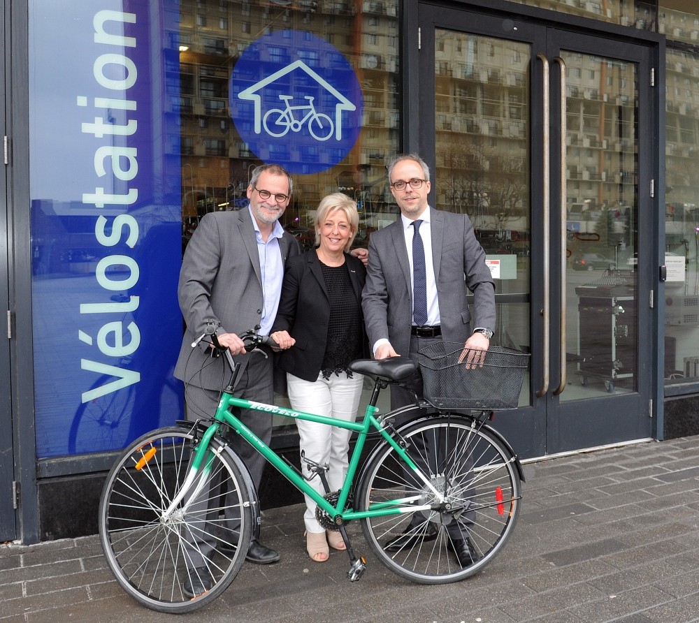 Le professeur Alain Webster, vice-recteur au d&eacute;veloppement durable et vice-recteur au Campus de Longueuil, Mme&nbsp;Colette &Eacute;thier, conseill&egrave;re municipale du district Le Moyne &ndash; de Jacques Cartier et M.&nbsp;Ludwig Desjardins, directeur Planification strat&eacute;gique &agrave; l&rsquo;AMT, &eacute;taient pr&eacute;sents pour annoncer l&rsquo;heureuse nouvelle.