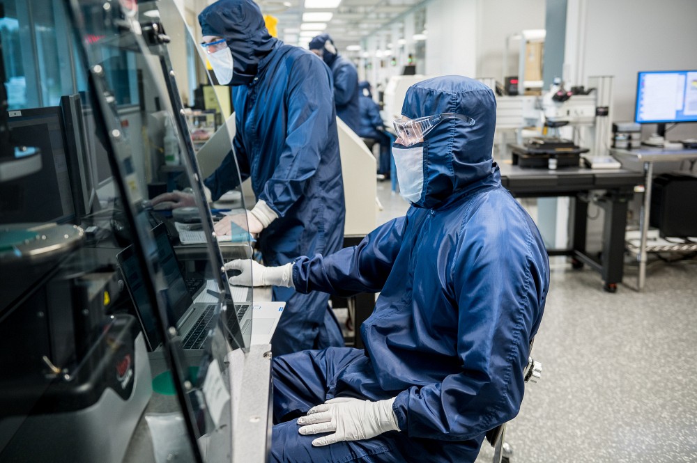 Les travaux en vase clos tendent &agrave; dispara&icirc;tre &agrave; l'UdeS pour laisser place &agrave; la mise en commun des &eacute;quipements, des espaces de travail et des savoir-faire.