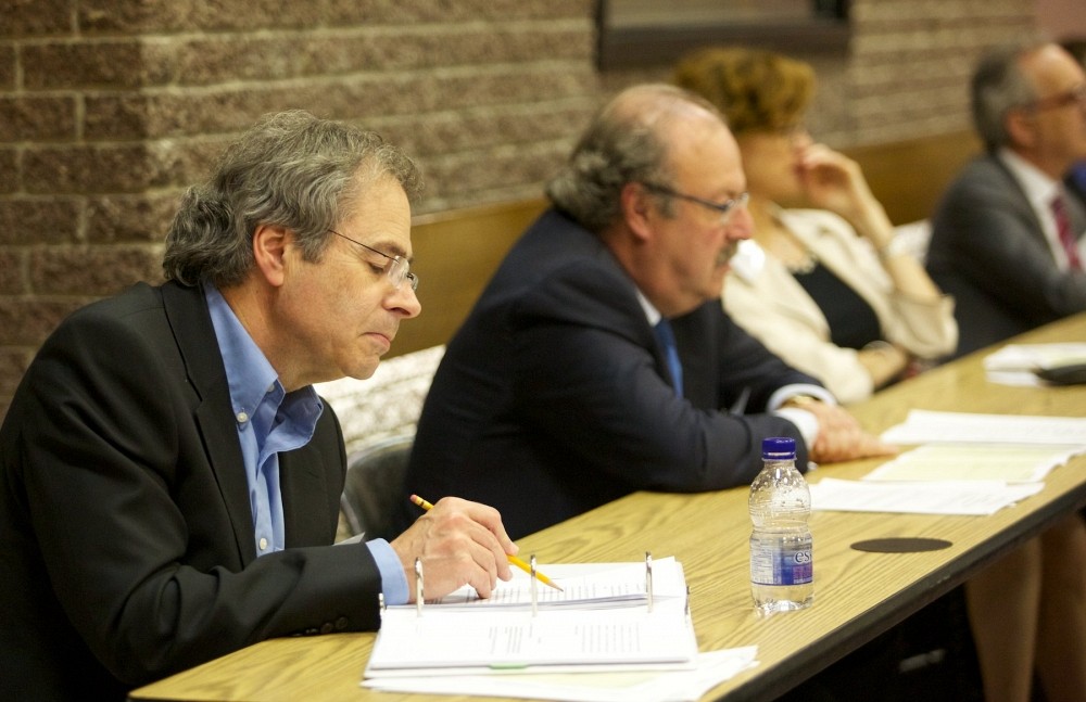 Au premier plan,&nbsp;le juge Pierre Dalphond.