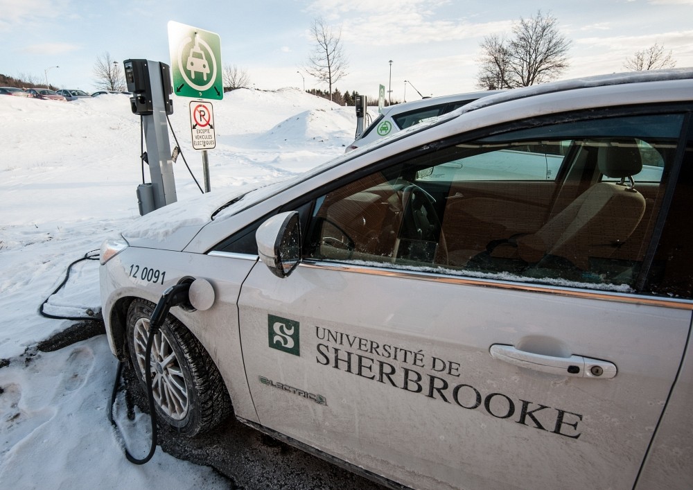 Parmi les mesures pr&eacute;vues dans la strat&eacute;gie de mobilit&eacute; durable, l'Universit&eacute; compte augmenter &agrave; 20 le nombre de bornes de recharge pour voitures &eacute;lectriques.