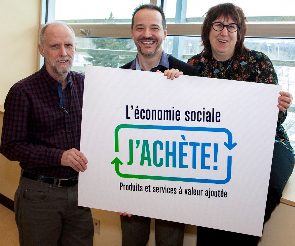 Jean Goulet, Nicolas Grandmangin et Sonia Duplessis sont quelques-unes des personnes qui ont particip&eacute; &agrave; la promotion de L'&eacute;conomie sociale, j'ach&egrave;te &agrave; l'UdeS.