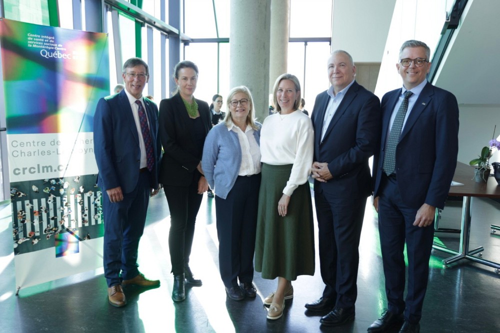 &Agrave; partir de la gauche : le Pr Jean-Pierre Perreault, recteur de l&rsquo;UdeS; Clo&eacute; Rodrigue, directrice du CRCLM; la Pre Dominique Tremblay, directrice scientifique du CRCLM; la Pre Nadine Lanct&ocirc;t, vice-doyenne &agrave; la recherche de la Facult&eacute; d&rsquo;&eacute;ducation et chercheuse au CRCLM; Richard Deschamps, PDG du CISSS de la Mont&eacute;r&eacute;gie-Centre; le Pr Louis Valiquette, doyen de la Facult&eacute; de m&eacute;decine et des sciences de la sant&eacute;.
