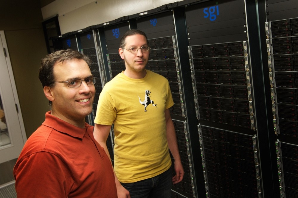 Alain Veilleux et Jean-Fran&ccedil;ois Landry ont chacun re&ccedil;u un Prix d'excellence de Calcul Canada pour leur service exceptionnel aupr&egrave;s des&nbsp;chercheurs.