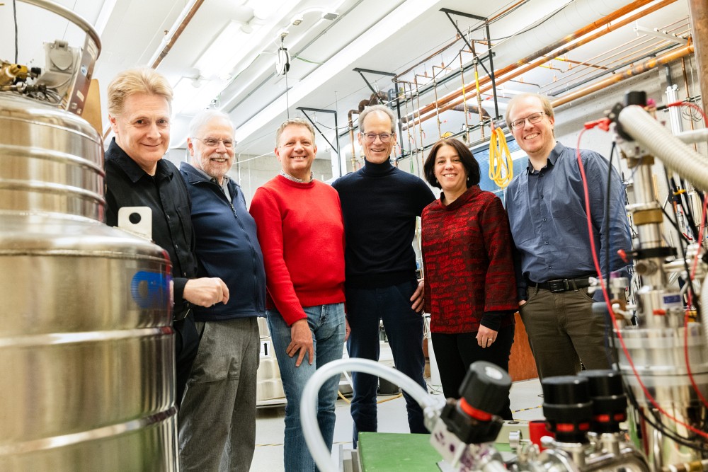 L&rsquo;&eacute;quipe de recherche est compos&eacute;e de la professeure &Eacute;va Dupont-Ferrier et des professeurs Patrick Fournier, Jeffrey Quilliam, Bertrand Reulet et Andr&eacute;-Marie Tremblay, et elle est pilot&eacute;e par le professeur Louis Taillefer.