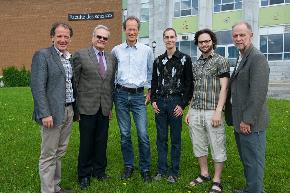 Les repr&eacute;sentants&nbsp;de la campagne interne : le conseiller en d&eacute;veloppement philanthropique Luc Ra&icirc;che, le doyen Serge Jandl, le professeur Louis Taillefer, l'&eacute;tudiant Vincent Ducharme, le professeur Hugo Larochelle et le vice-doyen &agrave; l'enseigment et responsable de la campagne, Jean Goulet.