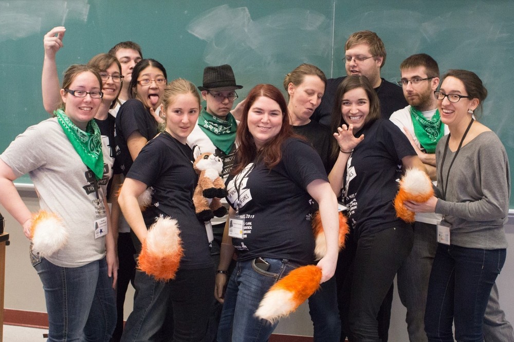 D&eacute;l&eacute;gation de l'Universit&eacute; de Sherbrooke aux Jeux de la traduction 2015&nbsp;:Premi&egrave;re rang&eacute;e&nbsp; (de gauche &agrave; droite)&nbsp;: Pascale D.B (b&eacute;n&eacute;vole), Pao-Lan Ladouceur (capitaine), Florence Trudeau, Sandra Turcotte, Emmy Deblois et Marilyne Fontaine.Deuxi&egrave;me rang&eacute;e : Andr&eacute;anne Labb&eacute;, Mathieu Desharnais, Alexandre Lescarbeau, H&eacute;lo&iuml;se Duhaime (accompagnatrice), R&eacute;mi L. Bruneau, et Olivier Lariv&eacute;e.