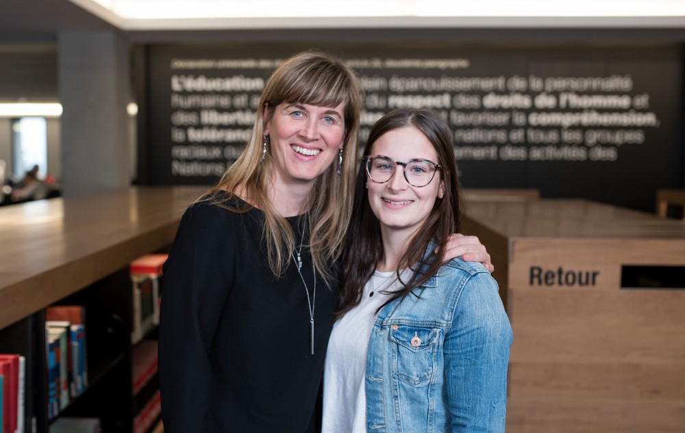 La Pre Isabelle Dionne, porte-parole du programme Parents Biblioth&egrave;ques et sa fille Aude.