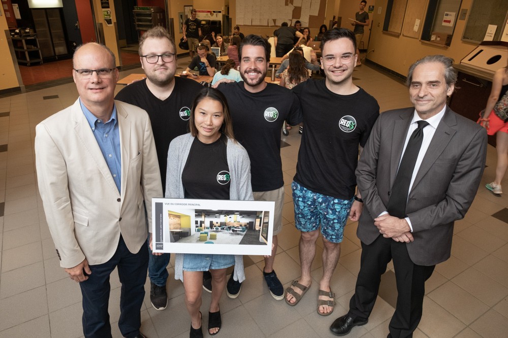Pr Jean &Eacute;thier, vice-doyen aux affaires &eacute;tudiantes, au recrutement et aux communications; C&eacute;dric Rh&eacute;aume, ex-pr&eacute;sident du REGS; Chlo&eacute; Guffroy-Querry, pr&eacute;sidente du REGS; Pierre-Antoine B&eacute;langer, ex-pr&eacute;sident du REGS; &Eacute;tienne Auger, futur pr&eacute;sident du REGS, Pr Fran&ccedil;ois Coderre, doyen de l'&Eacute;cole de gestion. 