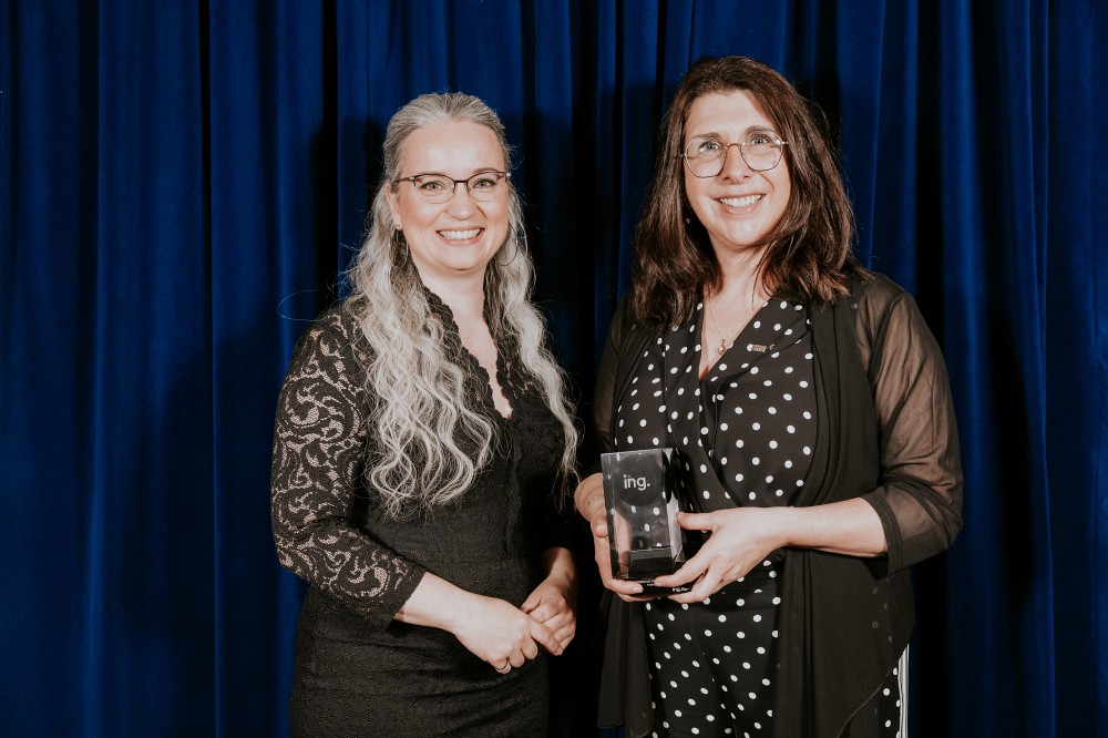 Sophie Larivi&egrave;re-Mantha, pr&eacute;sidente de l'OIQ, et la Pre Nathalie Roy, doyenne de la Facult&eacute; de g&eacute;nie de l'UdeS