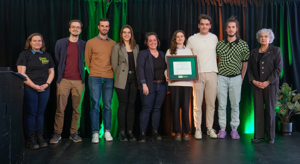 Quelques membres du comit&eacute; de vulgarisation scientifique ainsi que la Vice-rectrice &agrave; la vie &eacute;tudiante Pre Jocelyne Faucher