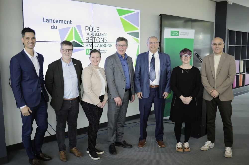 Mathieu Nuth, vice-doyen &agrave; la Facult&eacute; de g&eacute;nie; Armand Soldera, doyen de la Facult&eacute; des sciences; C&eacute;line Cusson, directrice environnement et d&eacute;veloppement durable chez Hydro-Qu&eacute;bec; Jean-Pierre Perreault, recteur de l&rsquo;UdeS; Pr&nbsp;Arezki Tagnit-Hamou, chercheur principal du P&ocirc;le; Isabelle Lacroix, vice-doyenne &agrave; la Facult&eacute; des lettres et sciences humaines; Abdelouahab Mekki Berrada, doyen de l&rsquo;&Eacute;cole de gestion.