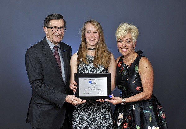 R&eacute;cipiendaire de la Bourse d'excellence aux &eacute;tudes sup&eacute;rieures de l'OIQ, Catherine V&eacute;ronneau, &eacute;tudiante &agrave; la ma&icirc;trise en g&eacute;nie m&eacute;canique.