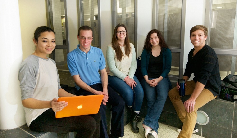 Ce sont des &eacute;tudiants ambassadeurs qui animent la nouvelle page Facebook Vie de Campus.