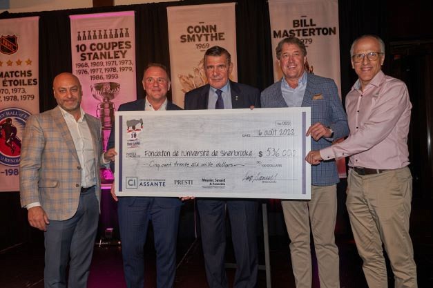 Le comit&eacute; organisateur du tournoi, accompagn&eacute; du recteur de l&rsquo;UdeS. Photo : Val&eacute;rie Blum, collaboratrice