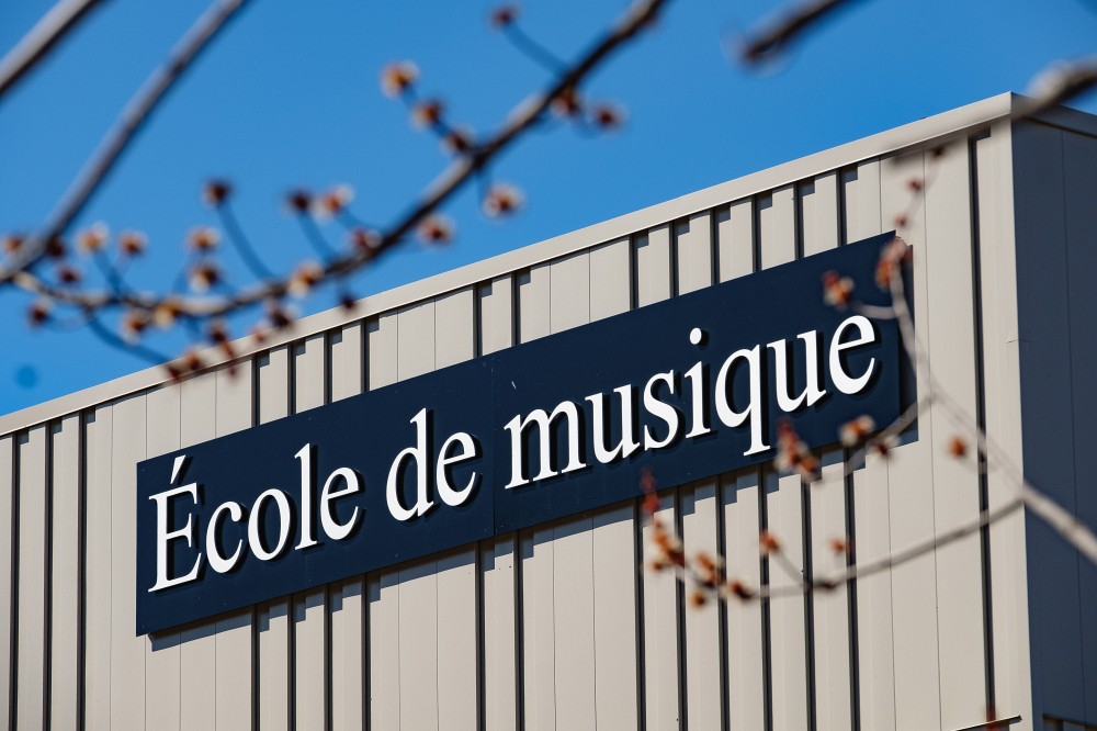 En 2018, l&rsquo;&Eacute;cole de musique a revu son approche p&eacute;dagogique afin d&rsquo;offrir des cheminements orient&eacute;s vers la pratique et la r&eacute;alit&eacute; du milieu musical. Ce virage &agrave; 180 degr&eacute;s lui permet d&rsquo;adapter facilement ses cours dans le contexte actuel.