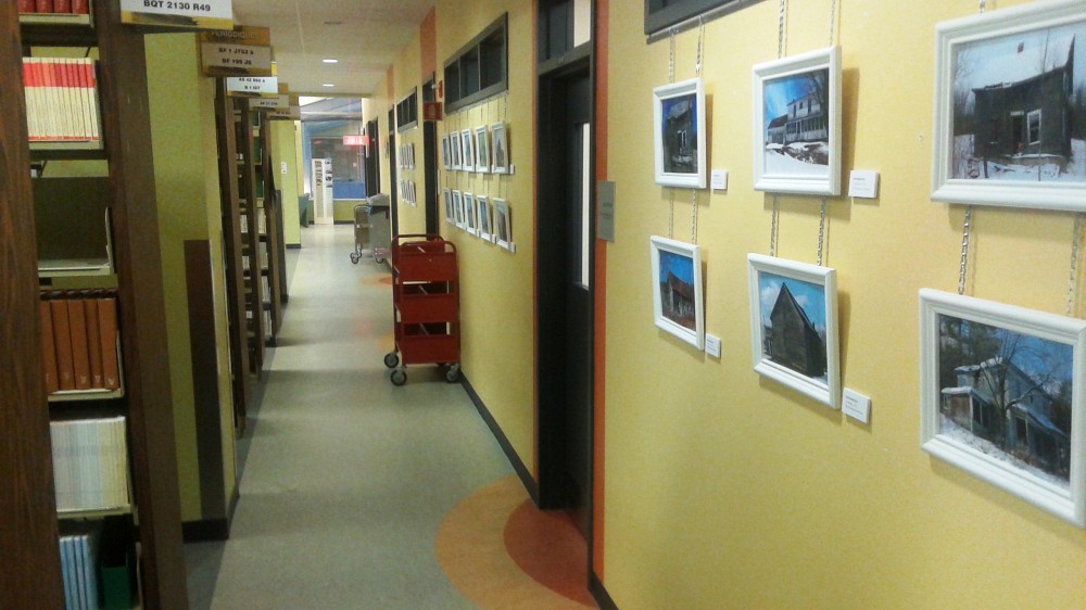 Une partie de l'exposition&nbsp;Patrimoine d&eacute;chu&nbsp;pr&eacute;sent&eacute;e &agrave; la Biblioth&egrave;que Roger-Maltais.