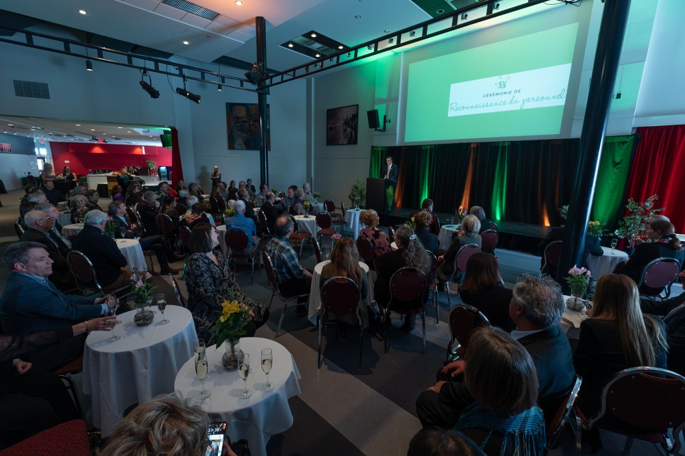 Une c&eacute;r&eacute;monie riche en &eacute;motions et en anecdotes s'est tenue le 4 avril dernier afin d'honorer le personnel retrait&eacute; de l'UdeS et celui cumulant plus de 25 ans de service.