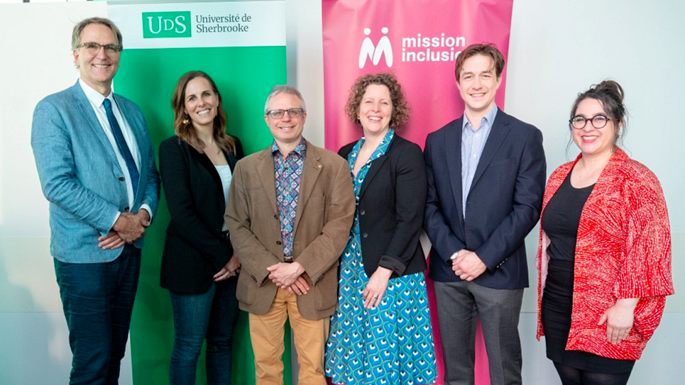 De gauche &agrave; droite : Richard Veenstra, Sarah Stecko, Pr &Eacute;ric Lachance, Mich&egrave;le Rietmann, Samuel Bate et Genevi&egrave;ve Gauthier, Membres de Mission inclusion et de l&rsquo;UdeS lors du lancement du projet le 12 mai 2026