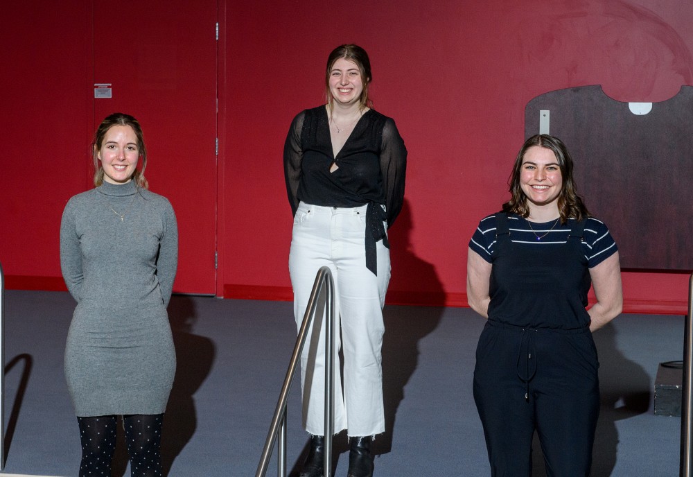 Marjorie Rolland, Sandrine Bouchard, Alexane Brunelle et Arnaud Lapierre-B&eacute;dard (absent de la photo) r&eacute;cipiendaires de la m&eacute;daille du Lieutenant-gouverneur pour la jeunesse en 2022.
