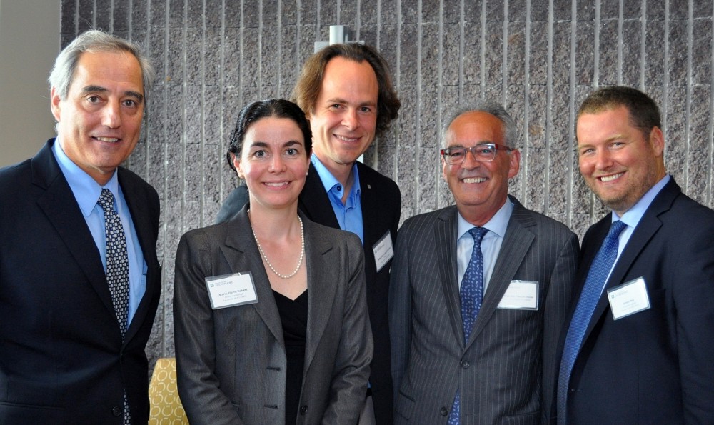 Me Claude Lachapelle, directeur des poursuites criminelles et p&eacute;nales, Marie-Pierre Robert, professeure et codirectrice du nouveau programme, S&eacute;bastien Lebel-Grenier, doyen de la Facult&eacute; de droit, l&rsquo;honorable Fran&ccedil;ois Doyon, juge &agrave; la Cour d&rsquo;appel du Qu&eacute;bec, et Simon Roy, professeur et codirecteur du nouveau programme.