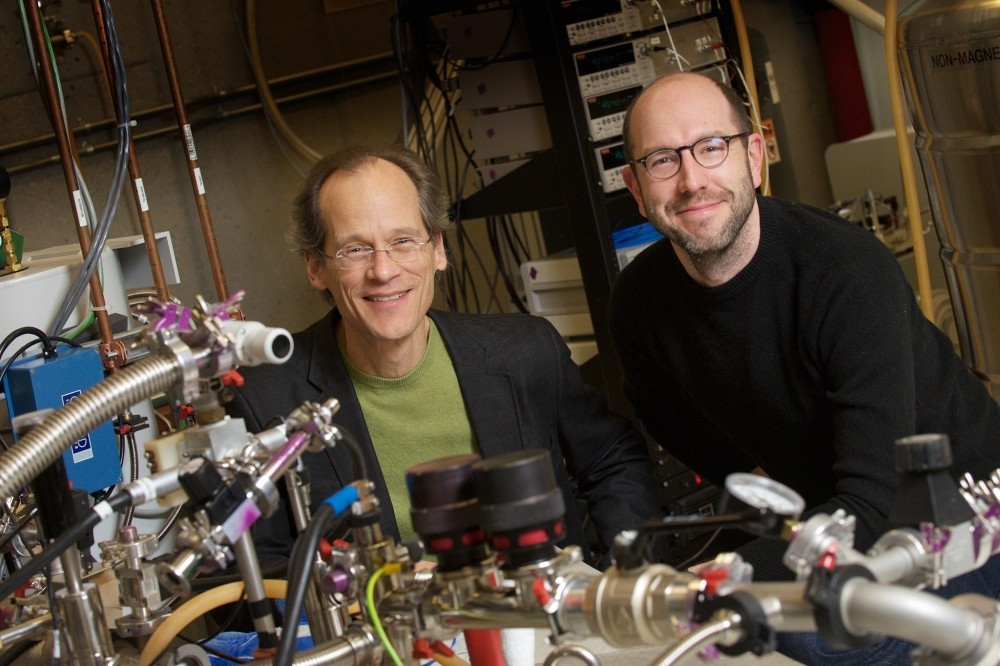Louis Taillefer, professeur au D&eacute;partement de physique&nbsp;et Nicolas Doiron-Leyraud, chercheur.