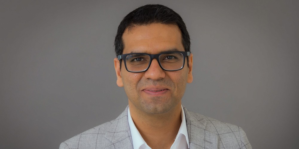 Taha Azad, professeur-chercheur &agrave; l'IRCUS et professeur au D&eacute;partement de microbiologie et d'infectiologie de la Facult&eacute; de m&eacute;decine et des sciences de la sant&eacute;