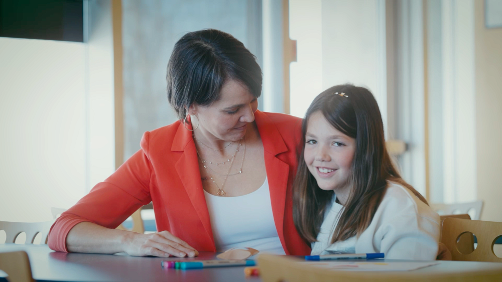 Sandra B&eacute;langer, responsable du partenariat patient &agrave; l&rsquo;IRCUS, et sa fille Lovania, toutes deux survivantes du cancer, incarnent ensemble la raison d&rsquo;&ecirc;tre de l&rsquo;Institut.