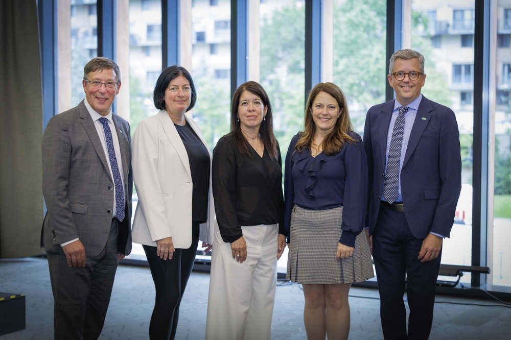 Pr Jean-Pierre Perreault, recteur de l&rsquo;Universit&eacute; de Sherbrooke,&nbsp;Dre Anne-Patricia Pr&eacute;vost, membre du CA de la FMOQ et pr&eacute;sidente de l'Association des m&eacute;decins omnipraticiens de Yamaska,&nbsp;&Eacute;lizabeth Arpin, PDGA de Sant&eacute; Qu&eacute;bec Mont&eacute;r&eacute;gie-Centre,&nbsp;Pre Isabelle Gaboury, professeure au D&eacute;partement de m&eacute;decine de famille et de m&eacute;decine d&rsquo;urgence,&nbsp;Pr Louis Valiquette, doyen de la FMSSPhoto : Mathieu Lanthier - UdeS