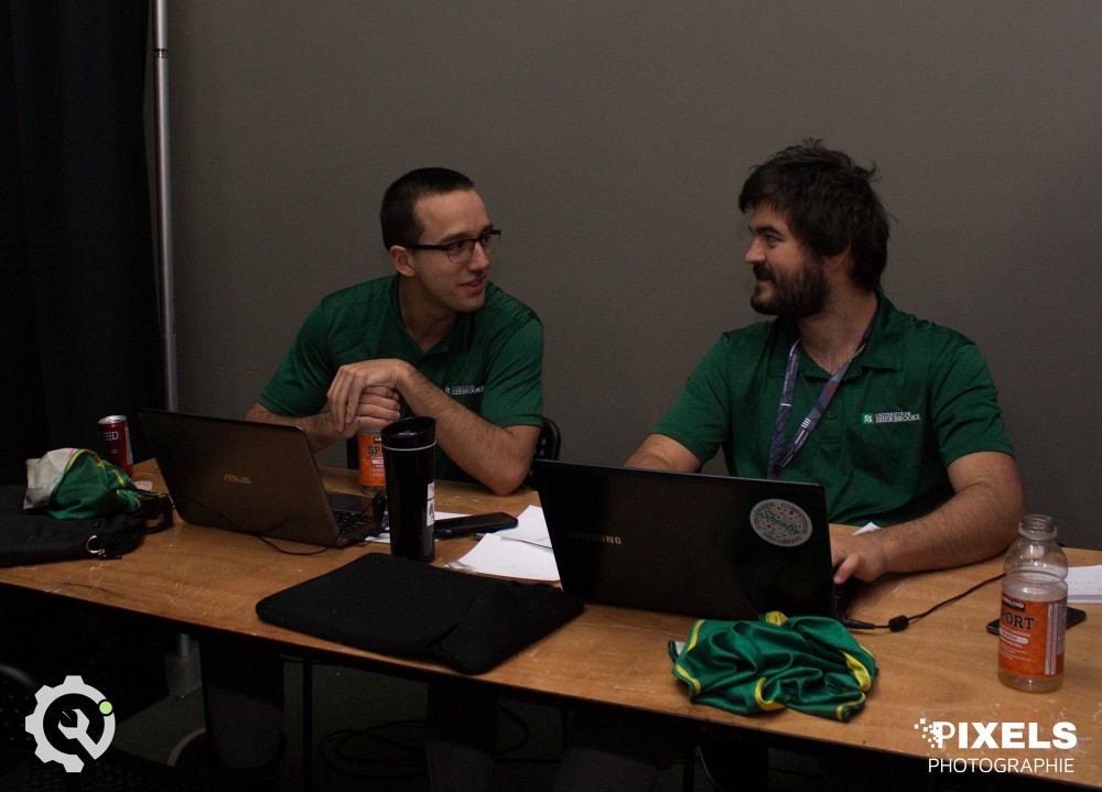 Bastien G. Ouellet et Fran&ccedil;ois Turcotte, dipl&ocirc;m&eacute;s de la 59e promotion en g&eacute;nie m&eacute;canique, UdeS, 1er rang lors de l'&eacute;preuve de la r&eacute;ing&eacute;nierie, CQI - 2018