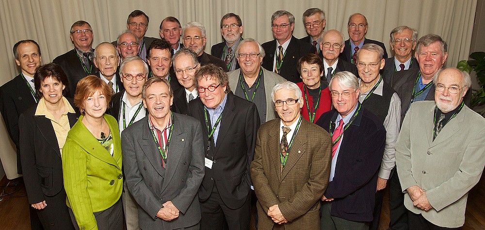 Les convives &eacute;taient fiers d'immortaliser l'&eacute;v&eacute;nement.