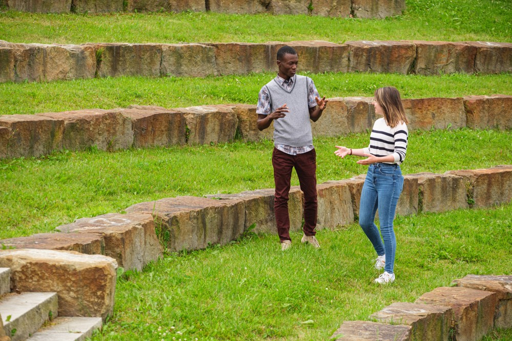 La Pair-Mission est un regroupement de personnes &eacute;tudiantes qui souhaitent contribuer &agrave; la bienveillance et &agrave; l&rsquo;entraide au sein de la communaut&eacute; de l&rsquo;UdeS.