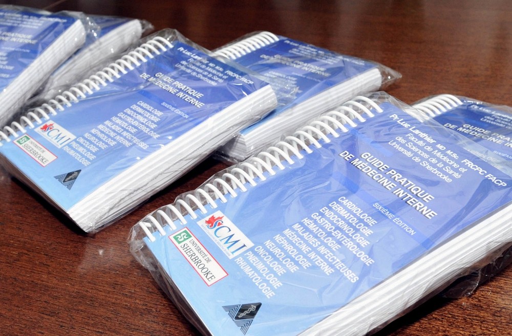 La 6e &eacute;dition du Guide pratique de m&eacute;decine interne en version papier.