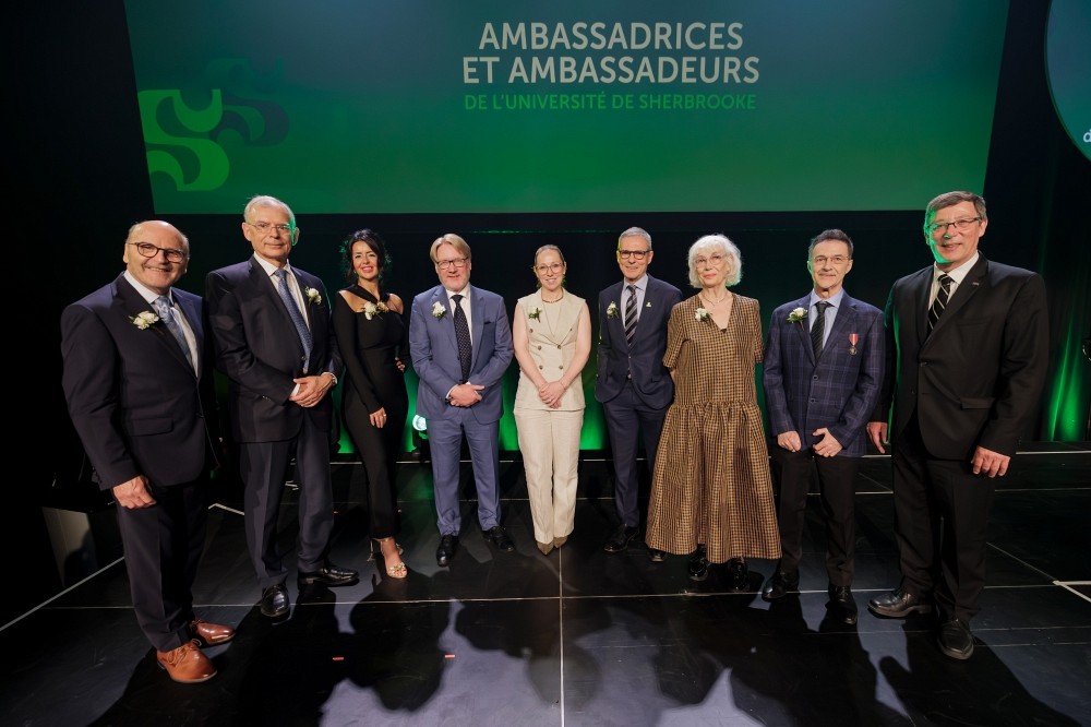 Michel R. P&acirc;quet, Ambassadeur nomm&eacute; par la Facult&eacute; de m&eacute;decine et des sciences de la sant&eacute;,&nbsp;Jean Morin, Ambassadeur nomm&eacute; par la Facult&eacute; de g&eacute;nie, Azra Hasanefendic, Ambassadrice nomm&eacute;e par la Facult&eacute; d&rsquo;&eacute;ducation,&nbsp;Fran&ccedil;ois Thibault, Ambassadeur nomm&eacute; par l&rsquo;&Eacute;cole de gestion,&nbsp;Catherine Hickman, Grande Ambassadrice et Ambassadrice nomm&eacute;e par la Facult&eacute; de droit,&nbsp;Jean-Luc Gravel, Ambassadeur nomm&eacute; par la Facult&eacute; des sciences de l&rsquo;activit&eacute; physique,&nbsp;Carole David, Ambassadrice nomm&eacute;e par la Facult&eacute; des lettres et sciences humaines, Donald Violette, Ambassadeur nomm&eacute; par la Facult&eacute; des sciences et le professeur Jean-Pierre Perreault, recteur de l'Universit&eacute; de Sherbrooke.