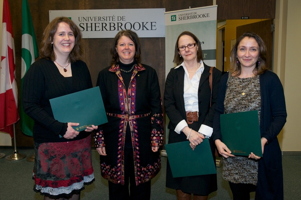 Julie Bonneau, C&eacute;line Beaudet, et Fran&ccedil;oise Bleys du CIRCE, en compagnie de la vice-rectrice aux &eacute;tudes, Lucie Laflamme.