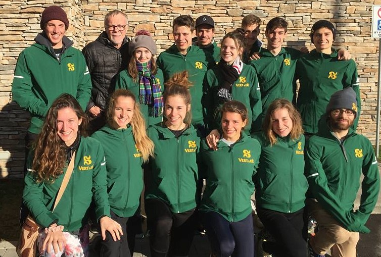 La d&eacute;l&eacute;gation de l'UdeS lors du r&eacute;cent Championnat U Sports de cross-country &agrave; Kingston (Ontario).