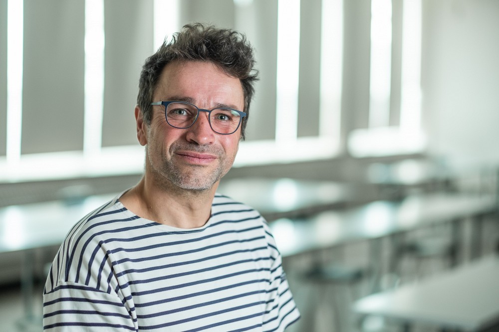 Selon le professeur Jean-Pierre Le Glaunec, la prise de recul que l'histoire oblige favoriserait une r&eacute;flexion plus empathique et plus juste sur le racisme syst&eacute;mique.