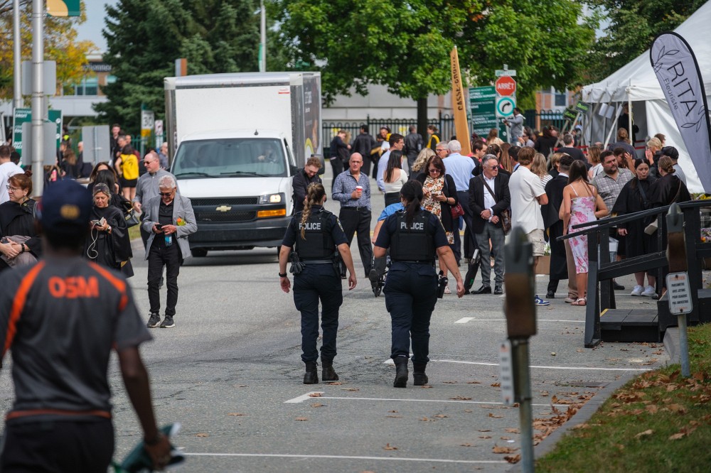La cr&eacute;ation de ce cheminement est le fruit de collaborations et de discussions continues avec diff&eacute;rents acteurs du milieu de la s&eacute;curit&eacute; et du renseignement et il a ainsi &eacute;t&eacute; d&eacute;velopp&eacute; en r&eacute;ponse aux besoins manifest&eacute;s par le milieu.