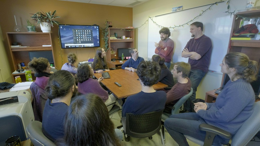 Dominique Gravel est professeur-chercheur &agrave; la Facult&eacute; des sciences.