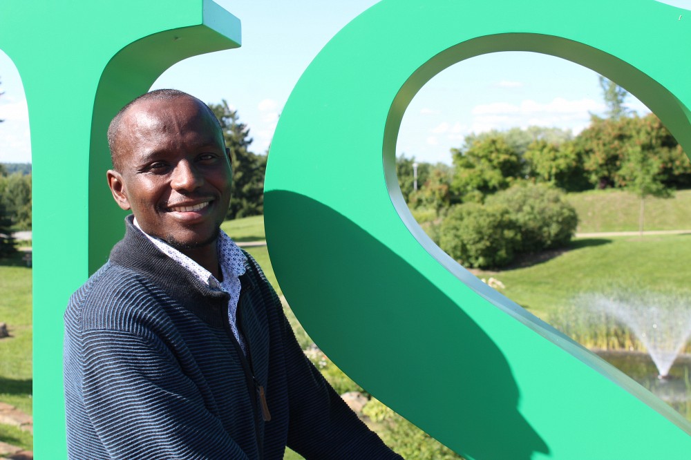 Ousmane Ahmat Hisseine, r&eacute;cipiendaire d'une bourse de recherche postdoctorale du FRQNT.