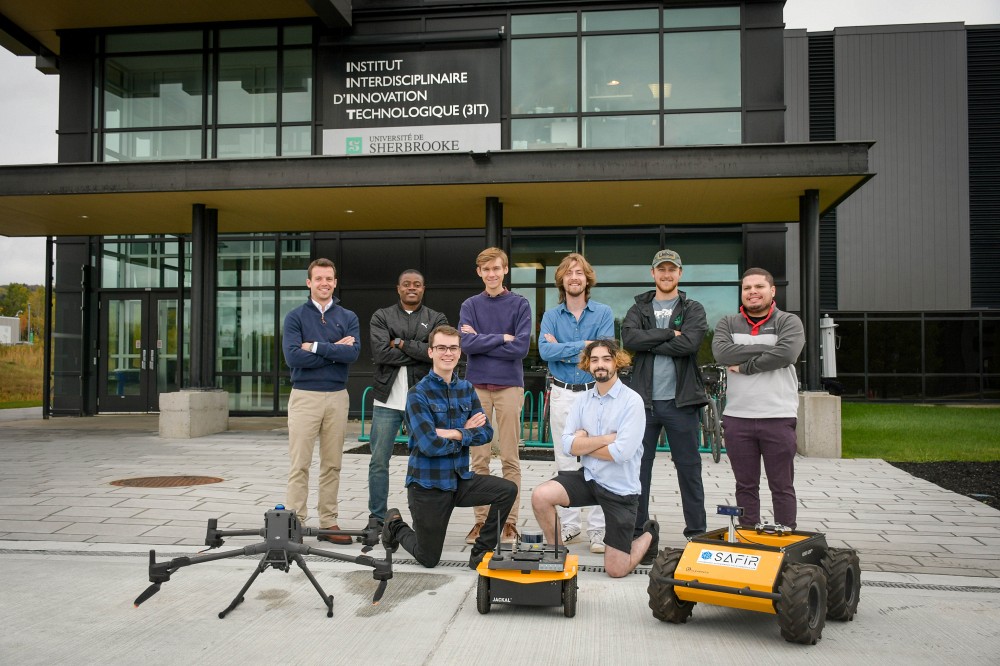 Le groupe de recherche&nbsp;SAFiR&nbsp;montre un dynamisme remarquable dans le domaine de la robotique intelligente en environnement r&eacute;el.