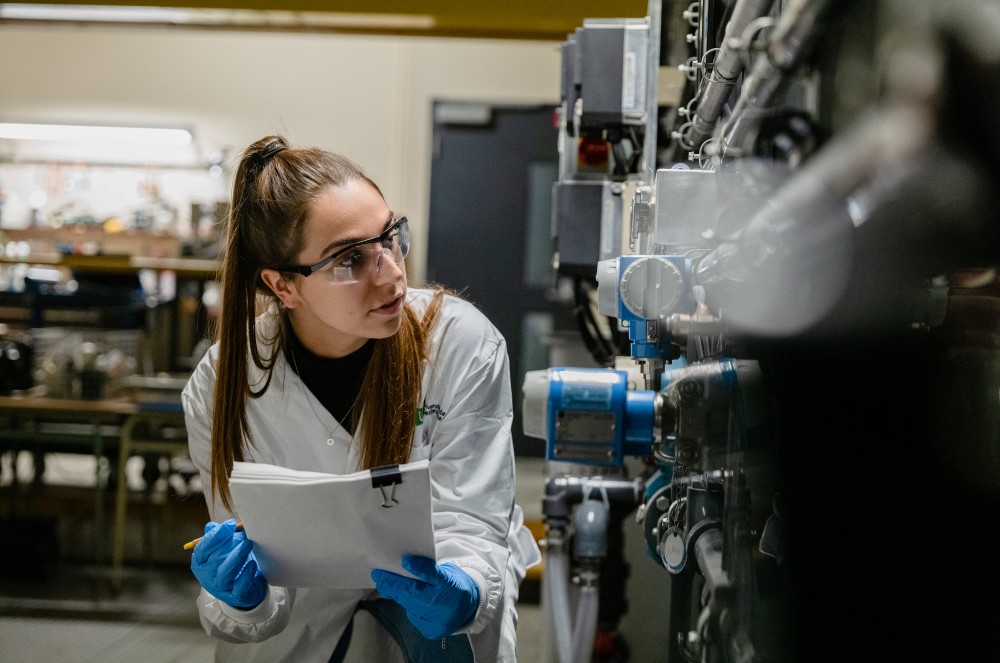 La Facult&eacute; de g&eacute;nie a pour objectif d'accro&icirc;tre le nombre de femmes dans ses programmes et de favoriser une plus grande diversit&eacute;, pour une meilleure repr&eacute;sentativit&eacute; de toutes et tous au sein de la soci&eacute;t&eacute;.