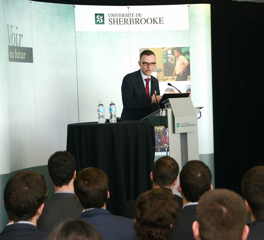 Le conf&eacute;rencier Patrick De Roy lors de la Journ&eacute;e carri&egrave;re en Finance et gestion des risques 2014 au Campus de Longueuil. 